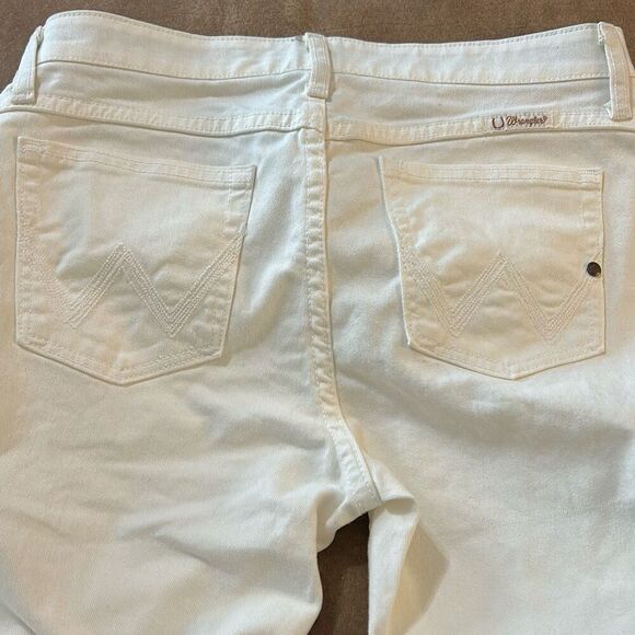 WOMEN'S WRANGLER® ULTIMATE RIDING JEAN Q-BABY MID-RISE BOOTCUT. 29x34 - Picture 11 of 11